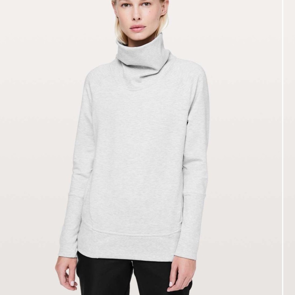 Lululemon High Lines Pullover
Heathered Core Ultra Light Grey
